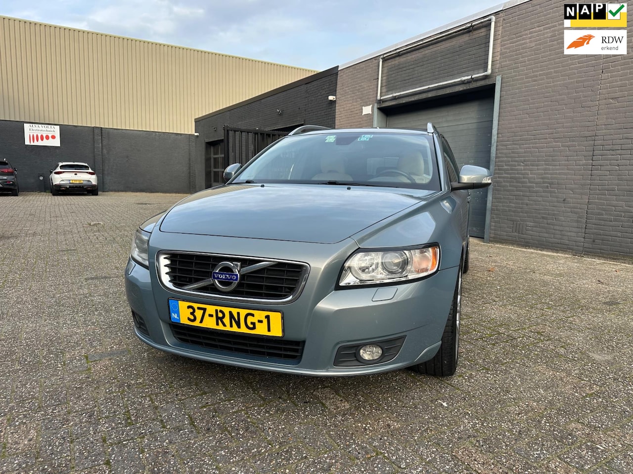Volvo V50 - 1.6 D2 S/S Business Pro Edition Clima Cruise Navi Leer Xenon Trekhaak - AutoWereld.nl