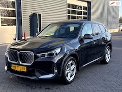 BMW iX1 - XDrive30 67 kWh, harman kadon, panoramadak