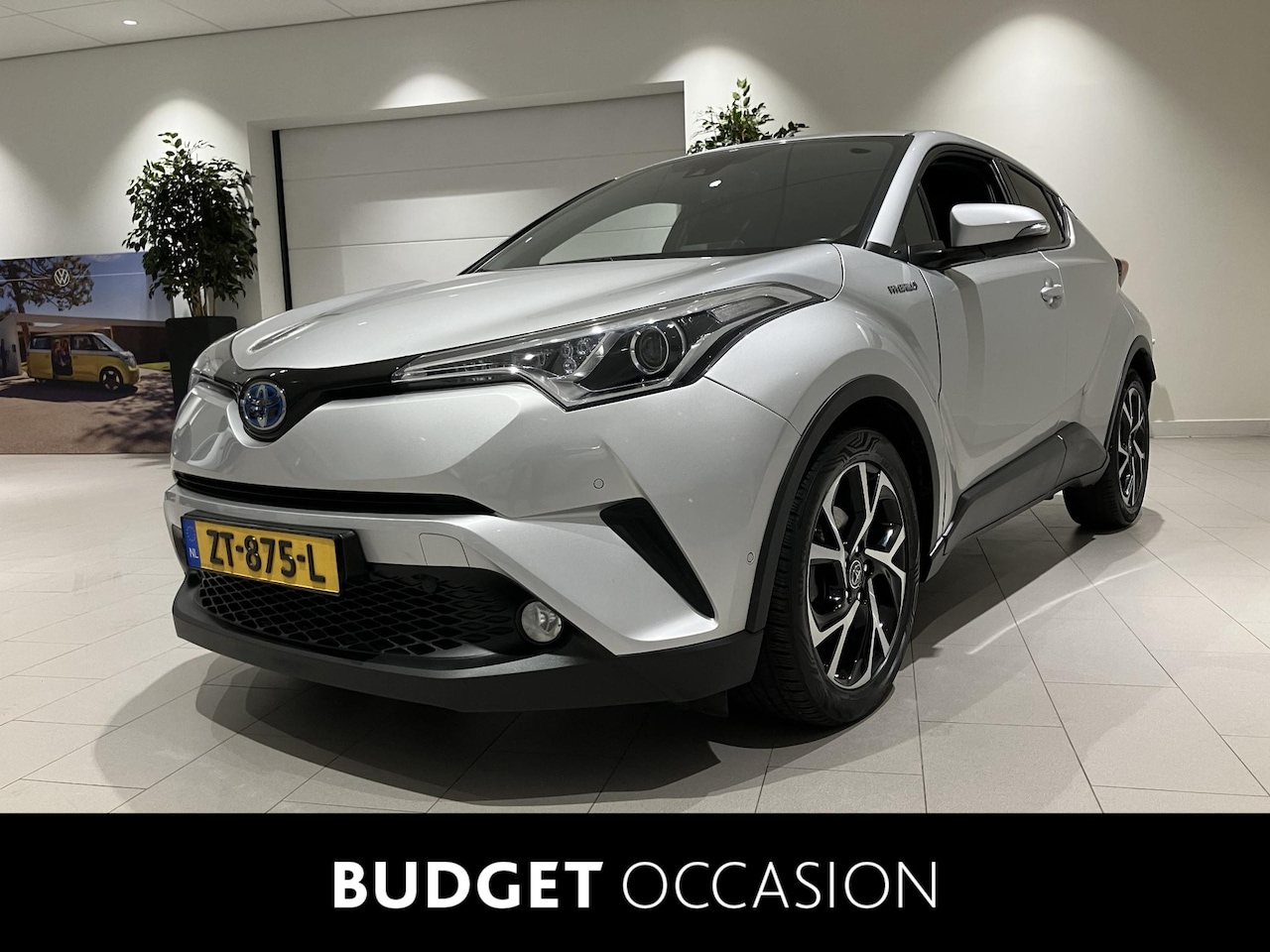 Toyota C-HR - 1.8 Hybrid Executive 148 PK | Automaat | Airco | Stuurwielverwarming | Stoelverwarming | N - AutoWereld.nl