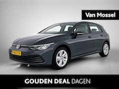 Volkswagen Golf - 1.0 eTSI Life 110 PK | Automaat | Navigatie | Parkeersensoren Voor & Achter | Sfeerverlich