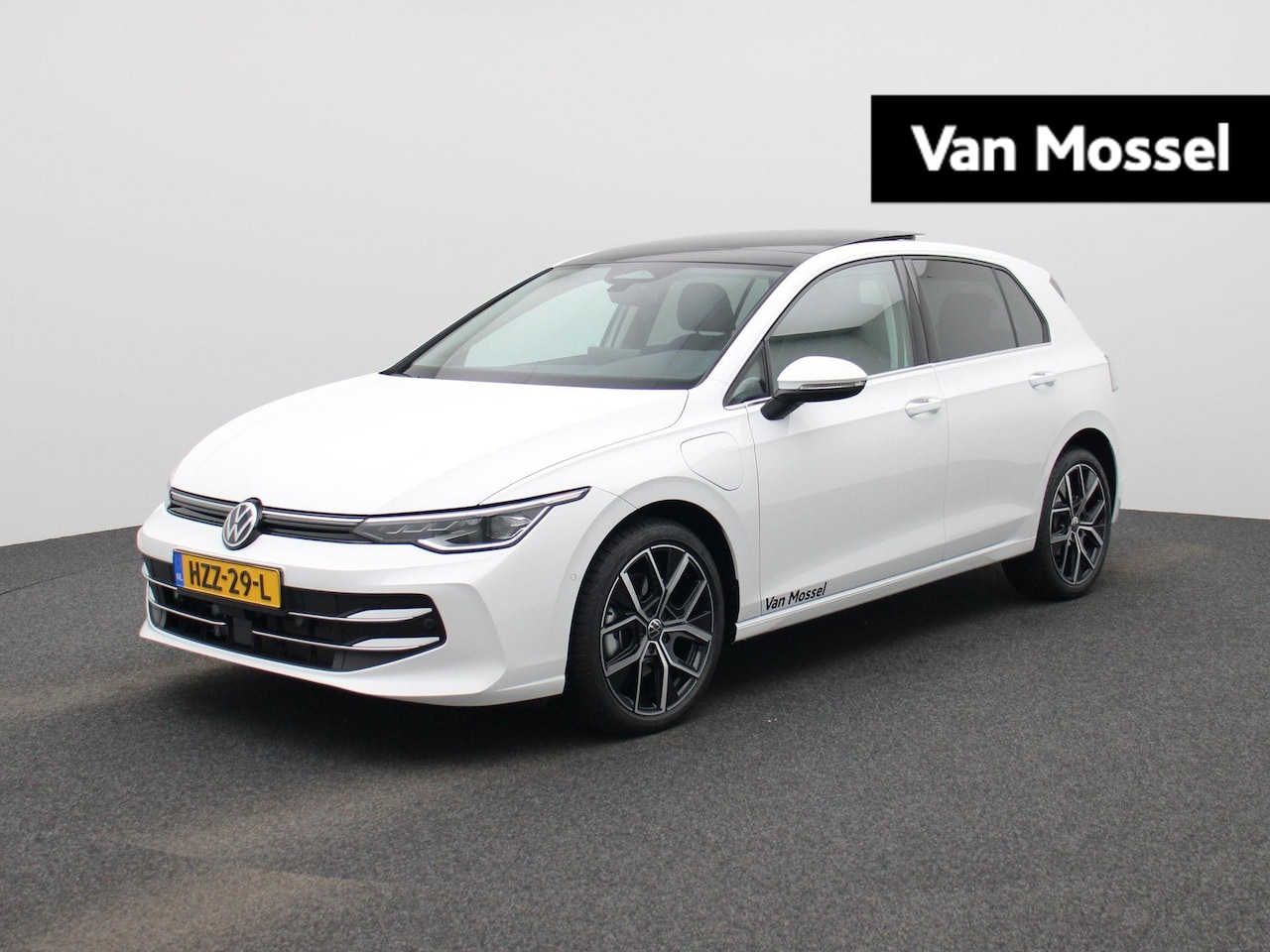 Volkswagen Golf - 1.5 eHybrid Style Edition | Automaat | Navigatie | Apple carplay | Adaptive cruise control - AutoWereld.nl