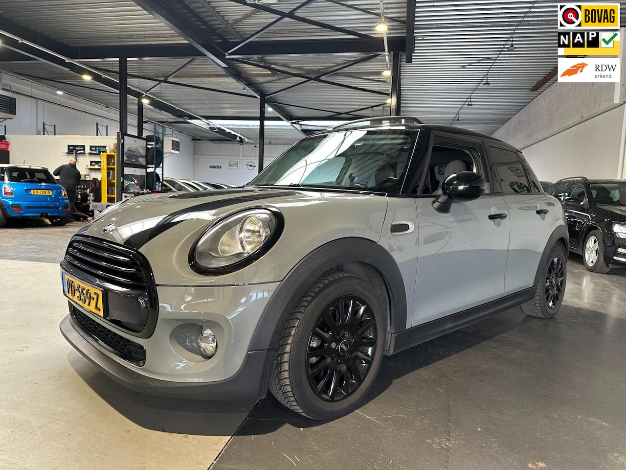 MINI Cooper - Mini 1.5 Cooper/Panoramadak/Dealer onderhouden/Apk nw - AutoWereld.nl
