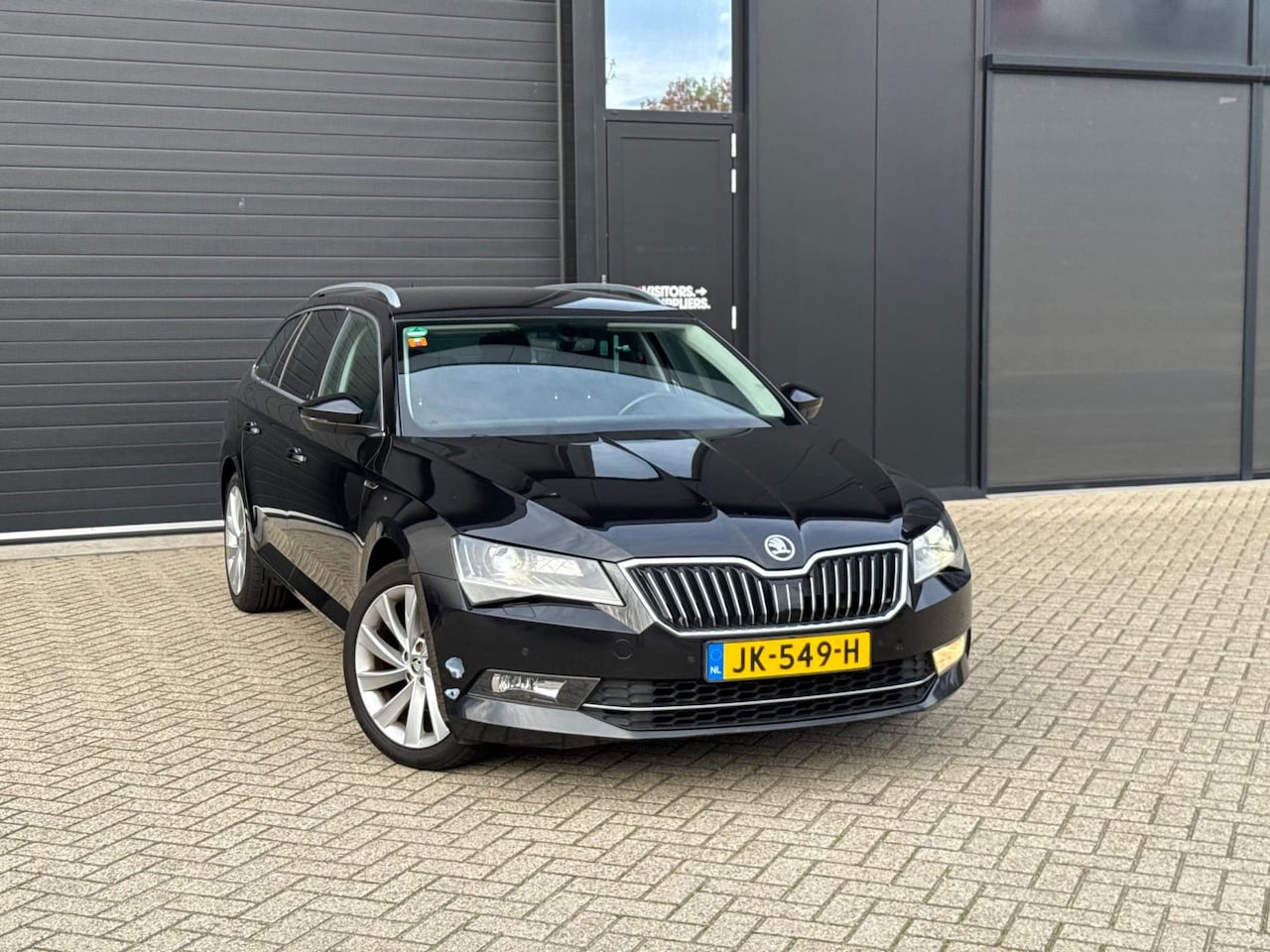 Skoda Superb Combi - 1.6 TDI DSG Business (bj 2016) XENON|NAVI|CAMERA|PARK.ASSIST - AutoWereld.nl