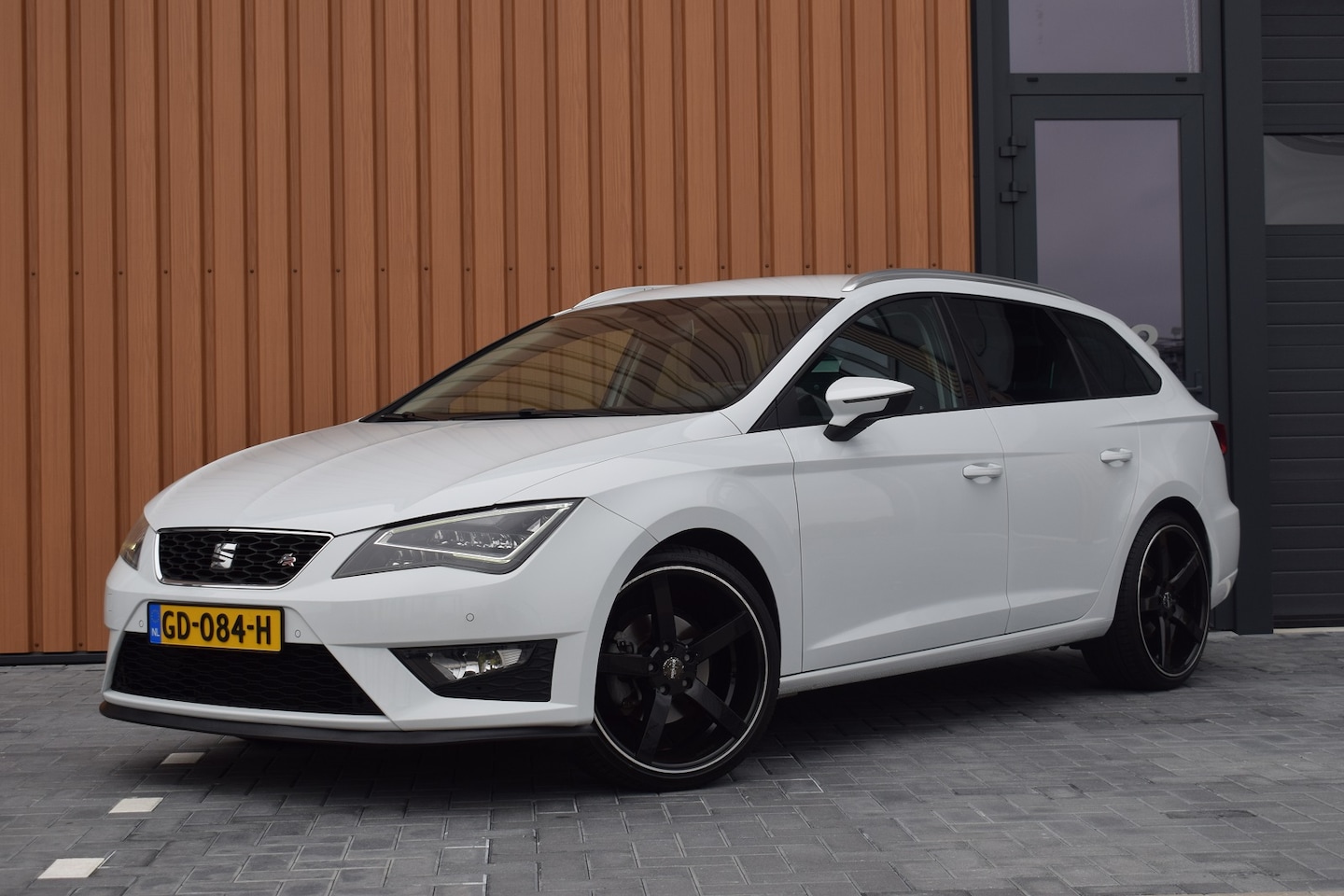 SEAT Leon ST - 1.4 TSI 150pk FR Dynamic | Trekhaak - AutoWereld.nl