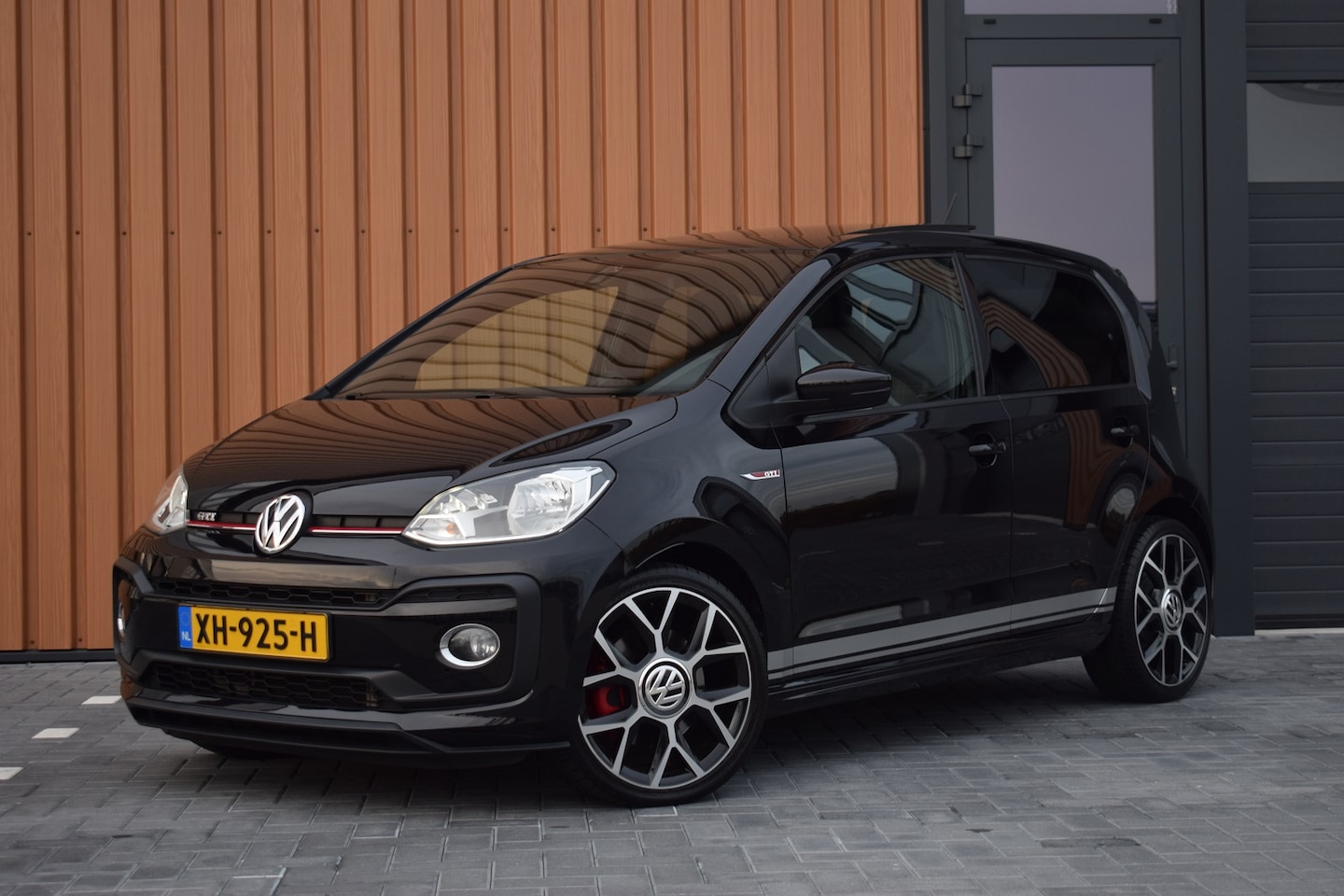 Volkswagen Up! - GTI 1.0 TSI 116pk | Origineel NL | Pano | Beats | Camera - AutoWereld.nl