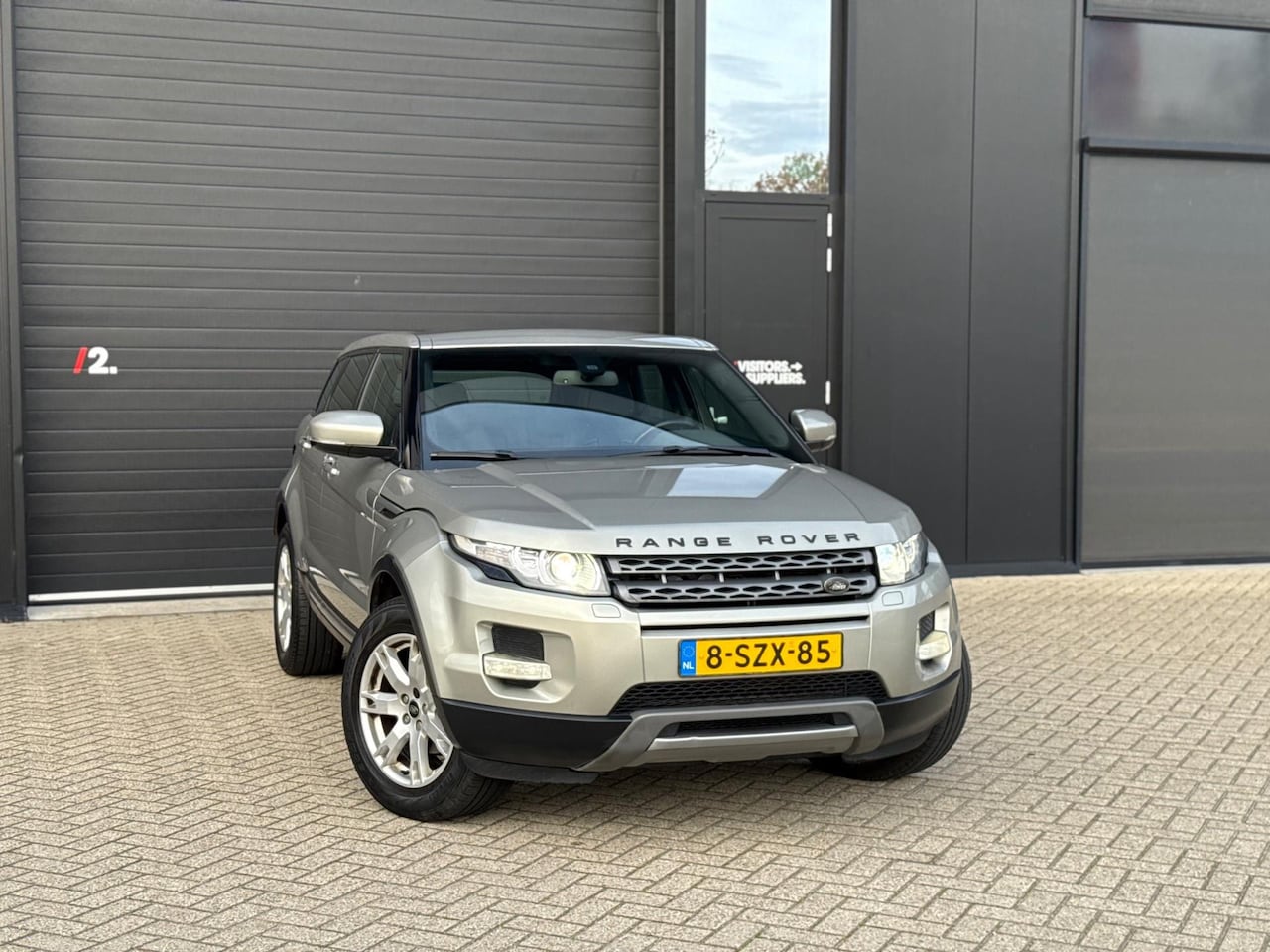 Land Rover Range Rover Evoque - 2.2 TD4 4WD Pure (bj 2014) PANO|XENON|MERIDIAN|LEER - AutoWereld.nl