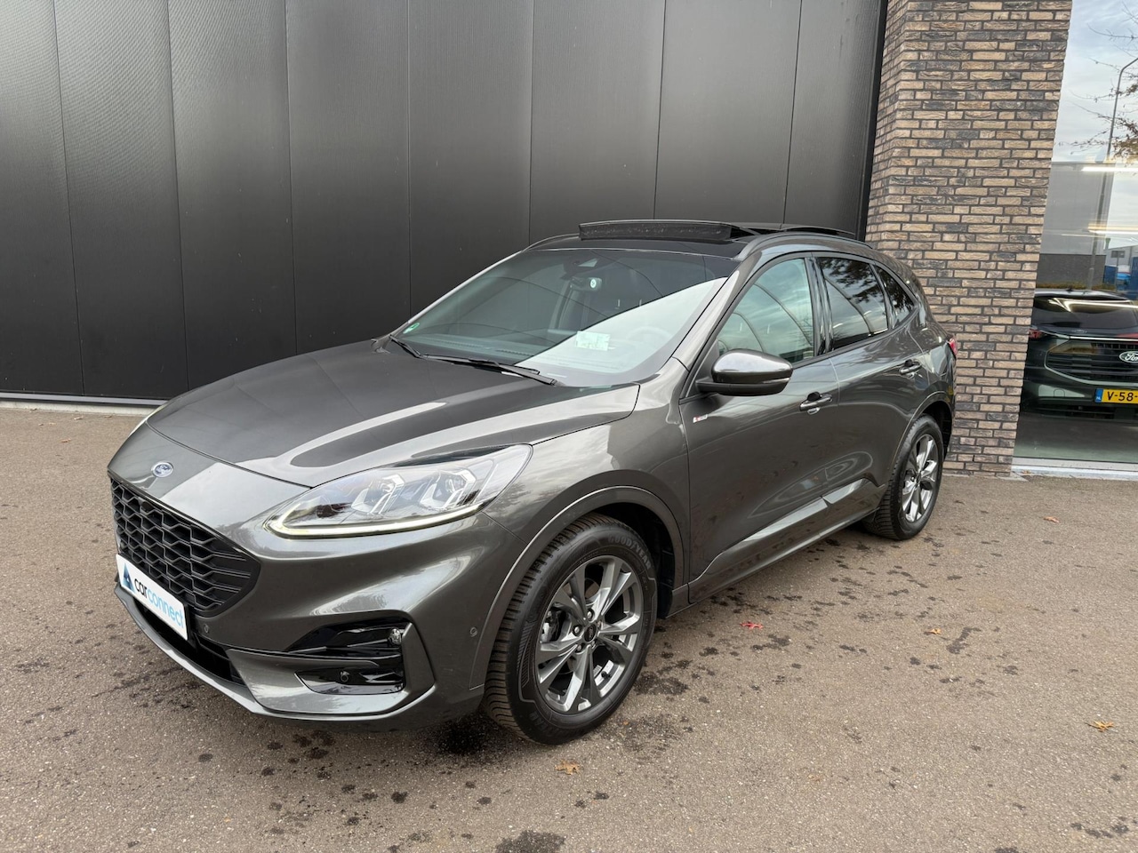 Ford Kuga - 1.5 Eco 150pk ST-Line X Panorama, Navi, Trekhaak, Camera's BOMVOL!! - AutoWereld.nl