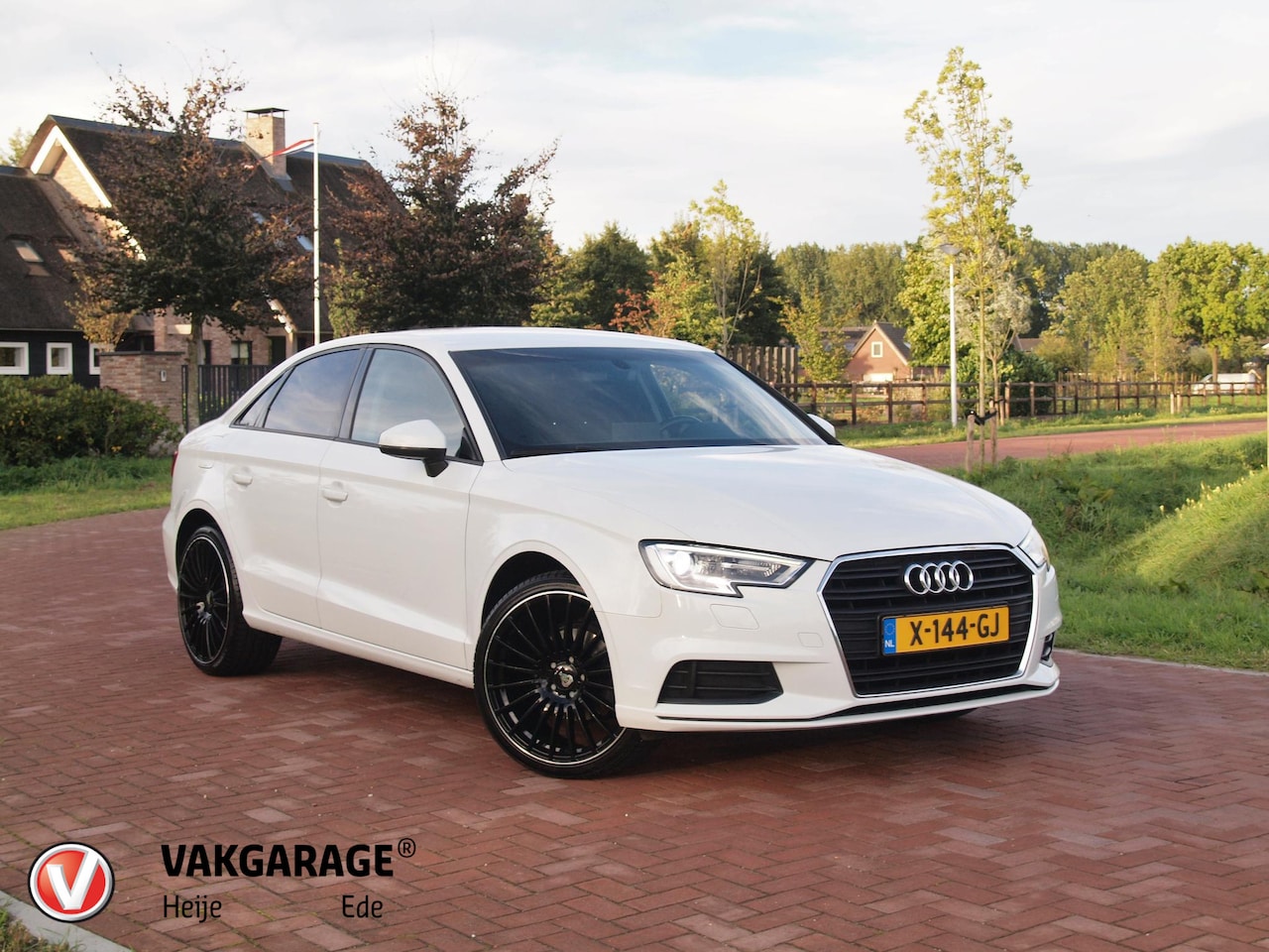 Audi A3 Limousine - 35 TFSI CoD Pro Line | 19 Inch | Navigatie | Privacy glas | - AutoWereld.nl