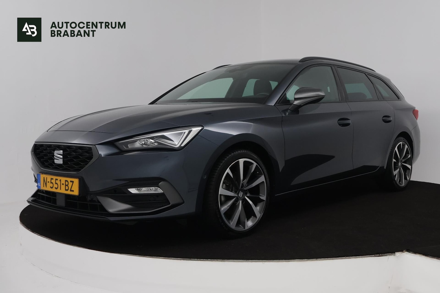 SEAT Leon Sportstourer - 1.5 TSI FR Business Intense (TREKHAAK, DIGITALE COCKPIT, CAMERA, SFEERVERLICHTING, PARKEER - AutoWereld.nl