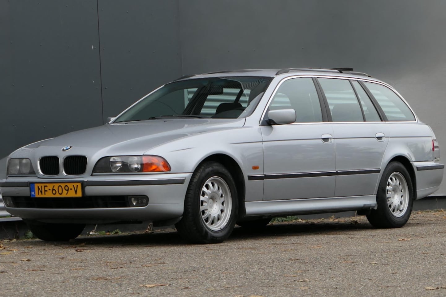 BMW 5-serie Touring - 523i E39 Automaat Climate Cruise Trekhaak Youngtimer - AutoWereld.nl