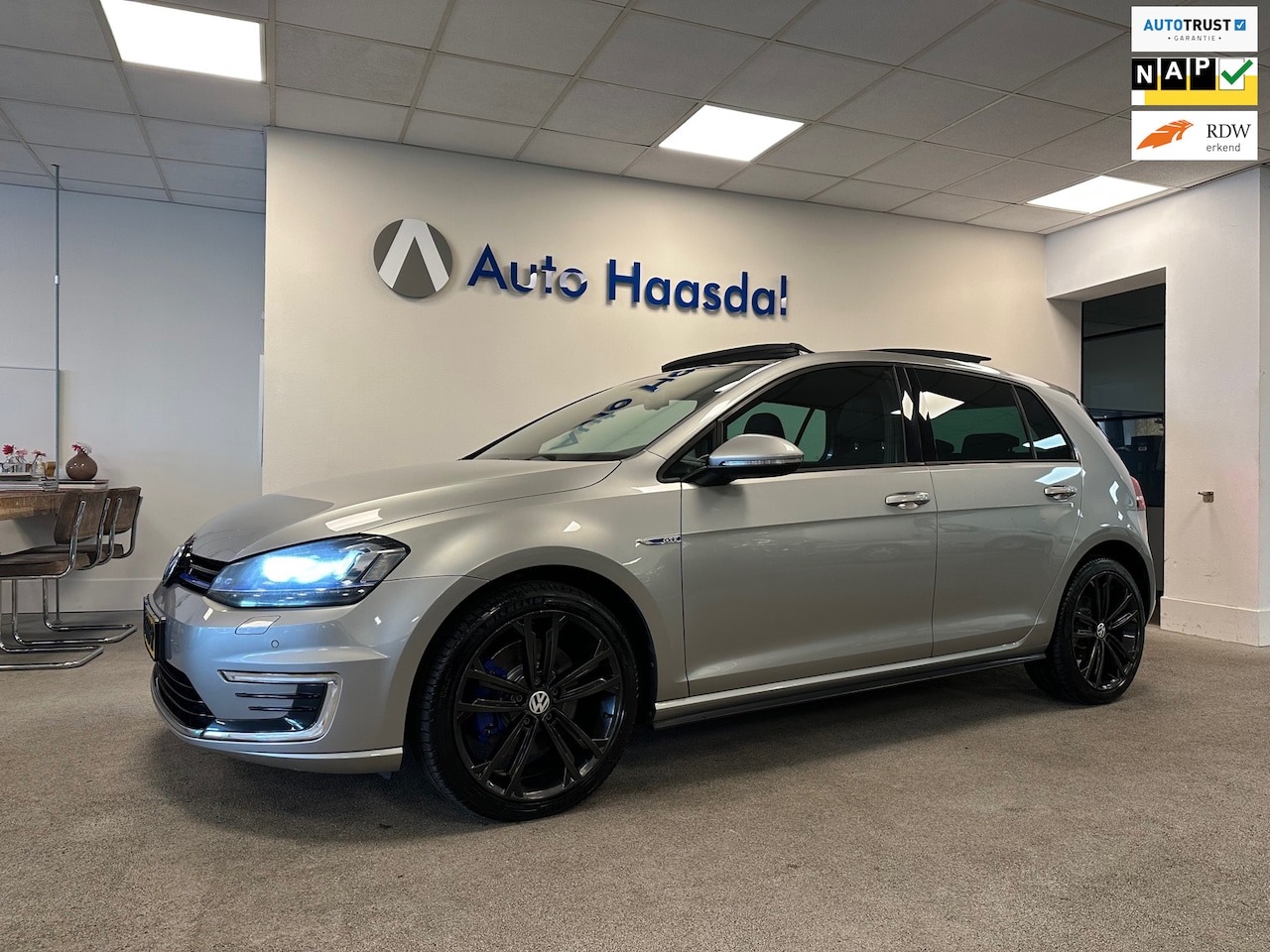 Volkswagen Golf - 1.4 TSI GTE|PANO|TREKHAAK|18"|LED|CRUISE|NAVI|BT - AutoWereld.nl