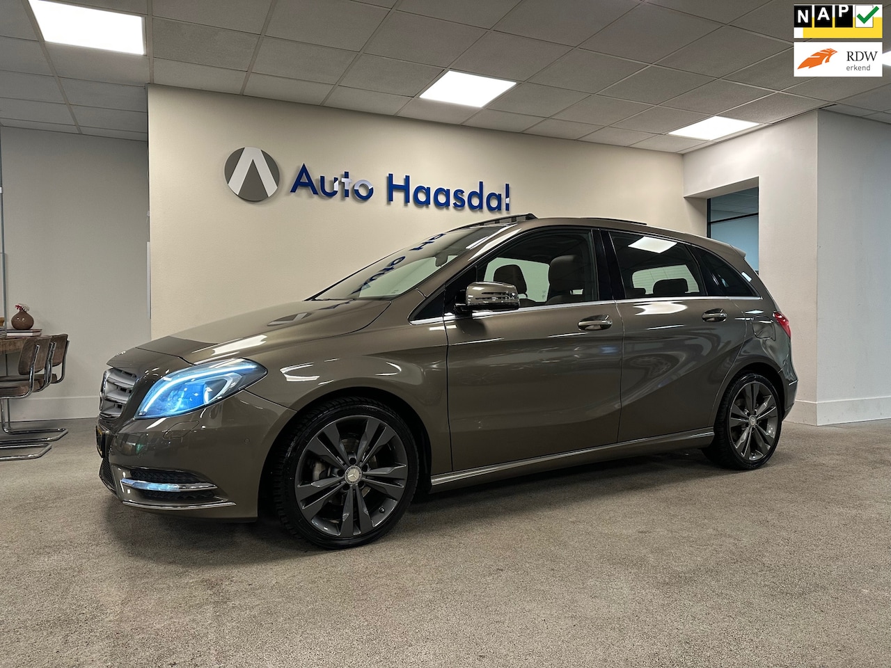 Mercedes-Benz B-klasse - 180 Ambition|PANO|TREKHAAK|LEDER|18"|CARPLAY - AutoWereld.nl