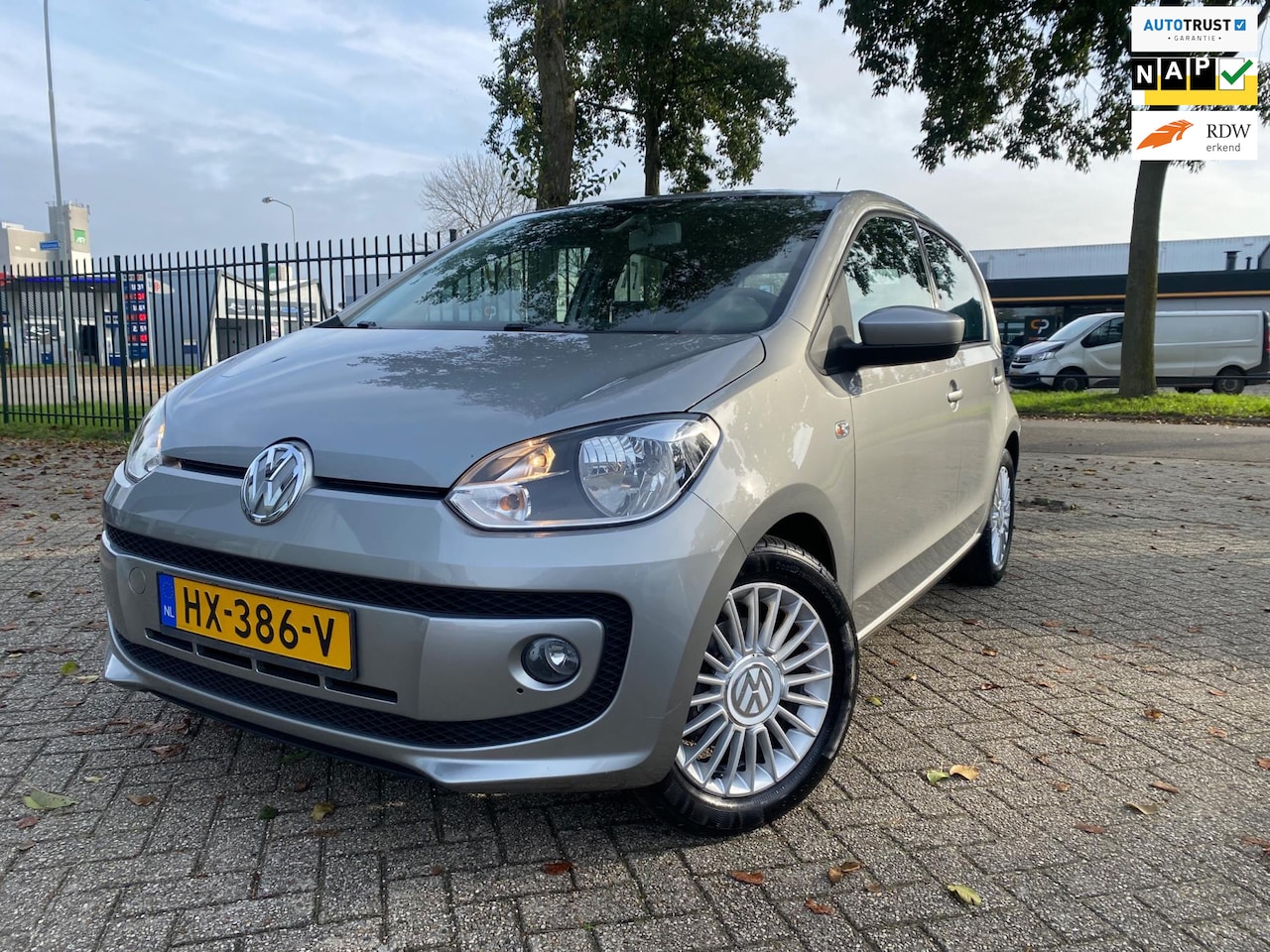 Volkswagen Up! - 1.0 high up! BlueMotion Navi Tel Cruise Pdc - AutoWereld.nl