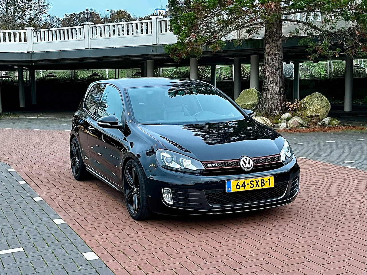 Volkswagen Golf - 2.0 GTI (Stage 2) Black on Black 300PK DSG-7 - AutoWereld.nl