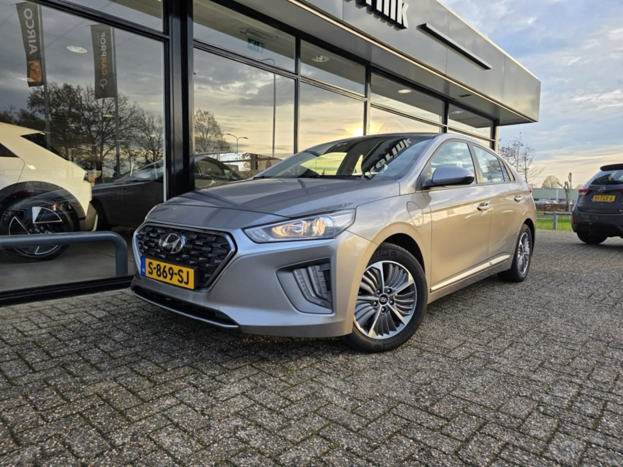 Hyundai IONIQ - 1.6 GDI PHEV COMFORT PLUG- IN + STOEL/STUURVERWARMING - AutoWereld.nl