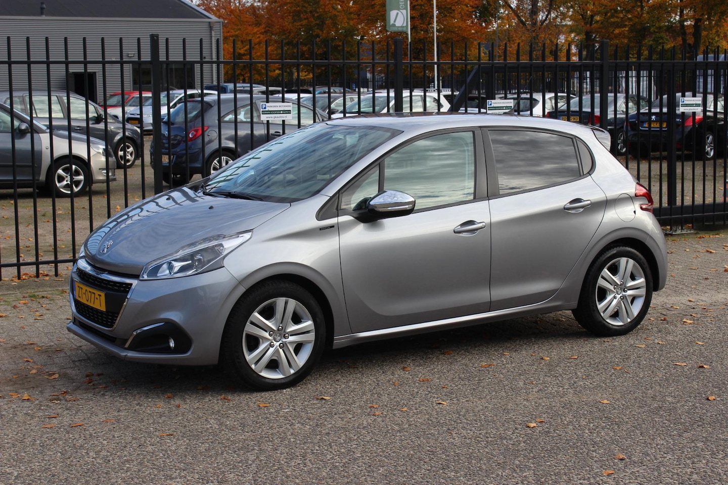 Peugeot 208 - 1.2 PureTech Signature 1.2 PureTech Signature, Navigatie! - AutoWereld.nl