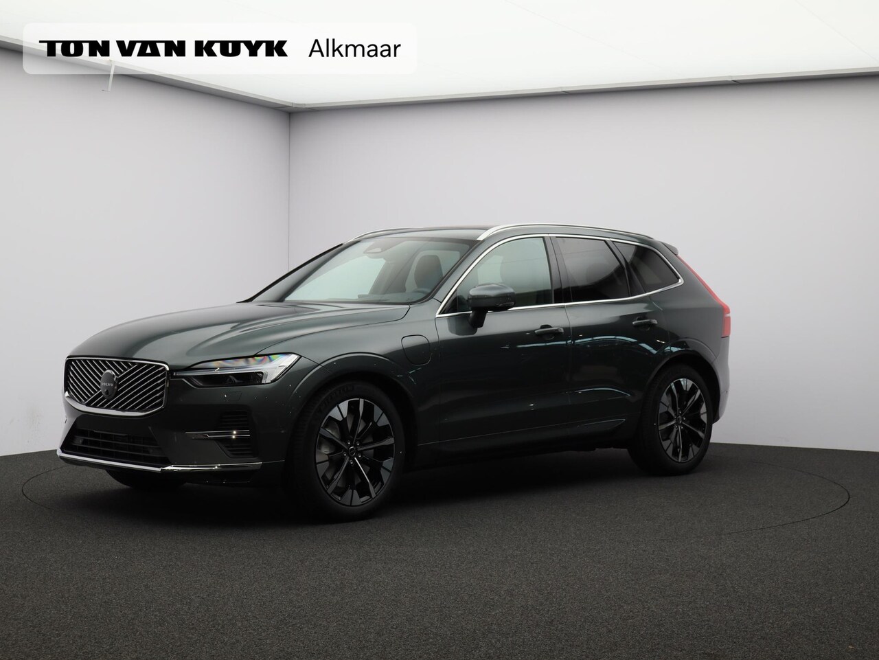 Volvo XC60 - 2.0 T6 Plug-in hybrid AWD Ultra Bright / Luchtvering / 360 Camera / Head-Up Display / Pano - AutoWereld.nl