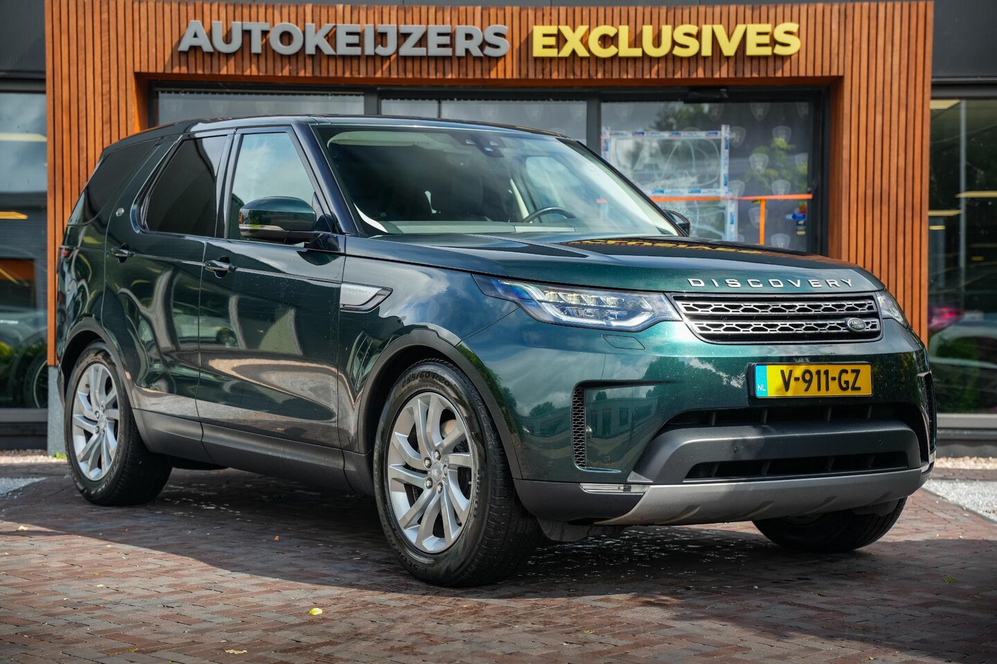 Land Rover Discovery - 3.0 SDV6 HSE Luxury Leer Cruise Navigatie Camera Stoelverw. Keyless Stuurverw. - AutoWereld.nl