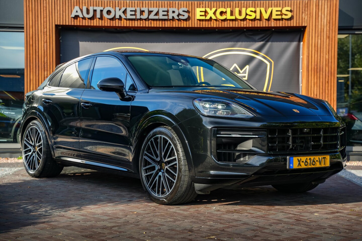 Porsche Cayenne Coupé - 3.0 E-Hybrid SportDesign Carbon | 4x Display incl. Passagiersdisplay & HUD Bose 22”” - AutoWereld.nl