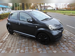 Toyota Aygo - 1.0-12V + 5 drs aygo met apk tot 26-7-2026 goed rijdend airco