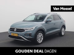 Volkswagen T-Roc - 1.5 TSI Life Edition 150 PK DSG | Automaat | Stoelverwarming | Apple Carplay | Digital Coc