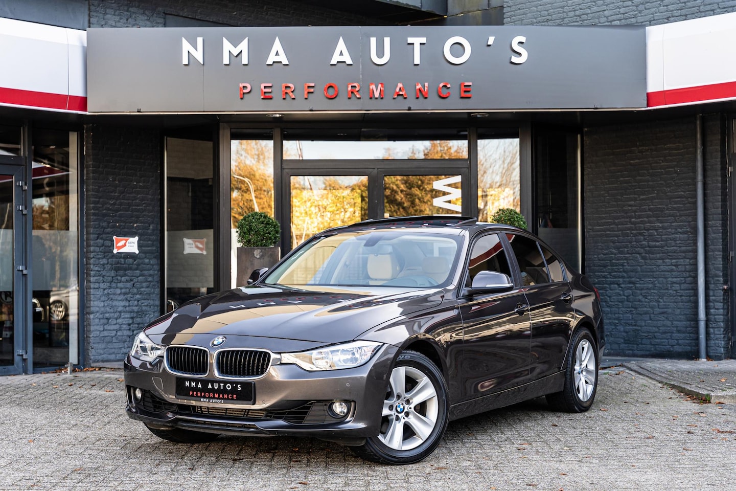 BMW 3-serie - 328i xDrive High Executive DAK | STOELVERWARMING | KEYLESS | NBT | GARANTIE - AutoWereld.nl