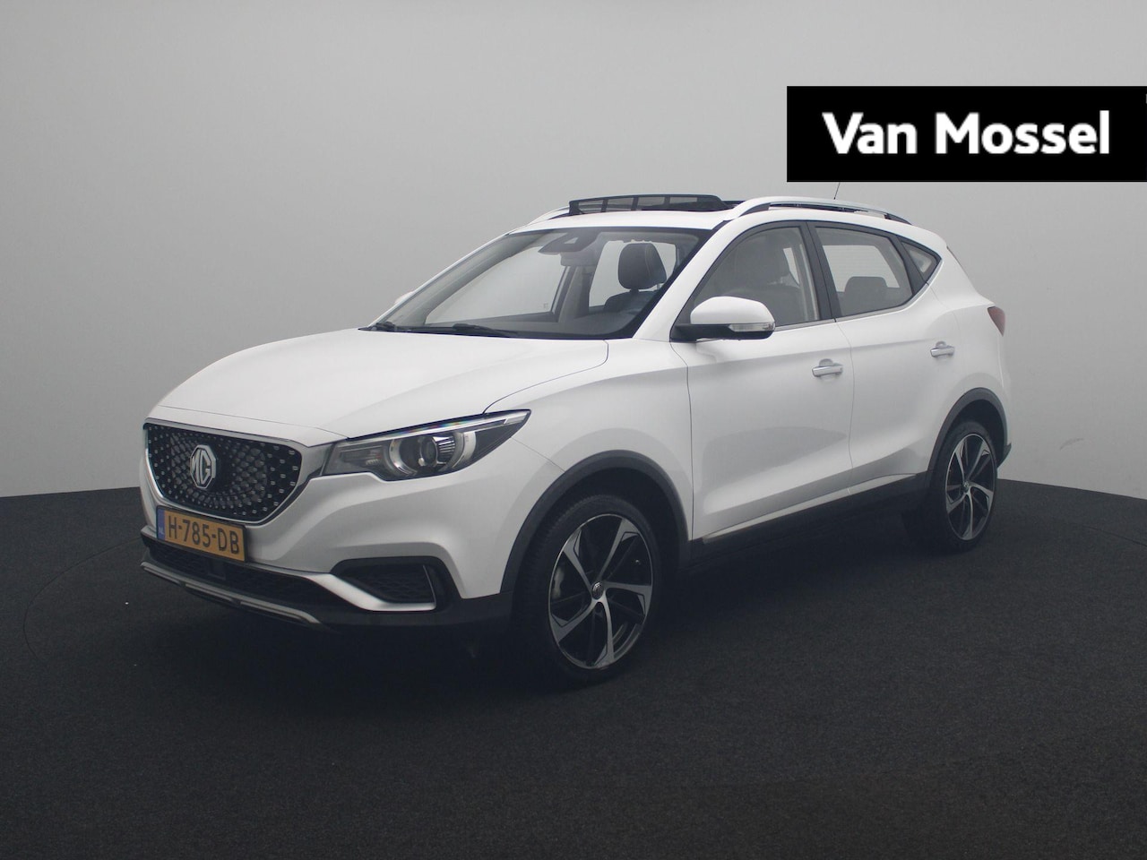MG ZS - Luxury 45 kWh | 18'' Velgen | Navi | Leder | Panoramadak | Camera | Apple CarPlay | - AutoWereld.nl
