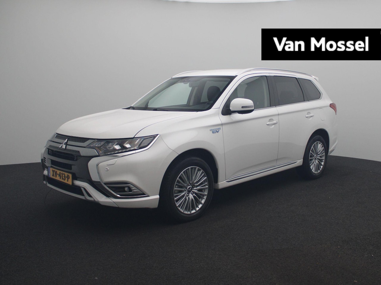 Mitsubishi Outlander - 2.4 PHEV Intense | 1e-Eigenaar | Leder/Alcantara | Navi | Camera | Led Koplampen | Afneemb - AutoWereld.nl