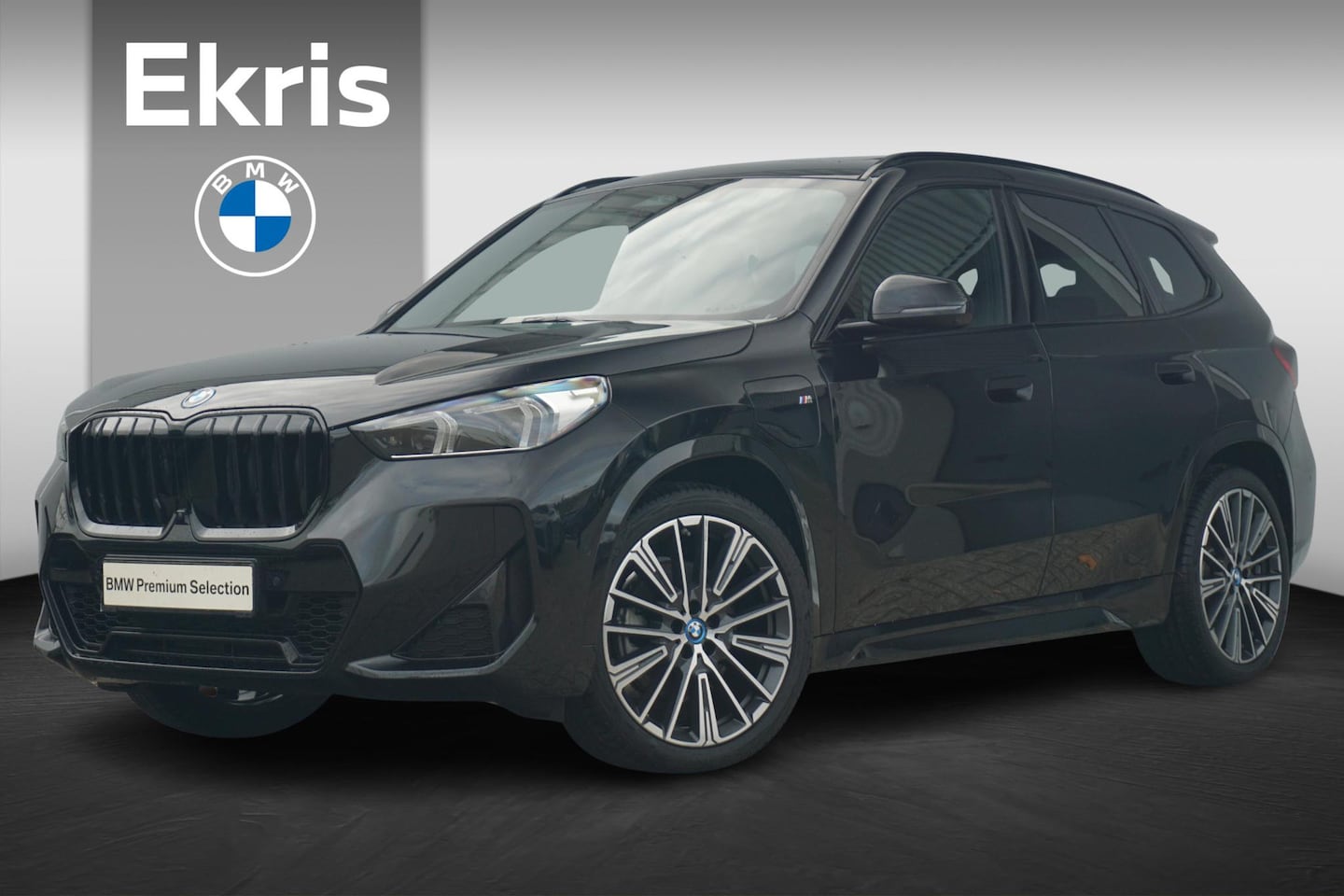 BMW X1 - xDrive30e M Sportpakket 20'' / Panoramadak / Head-Up Display / Driving Assistant Plus / El - AutoWereld.nl
