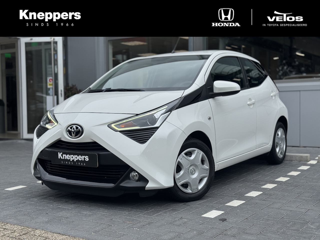 Toyota Aygo - 1.0 VVT-i x-play Automaat Apple/Android, Camera, Airco , All-in Rijklaarprijs - AutoWereld.nl
