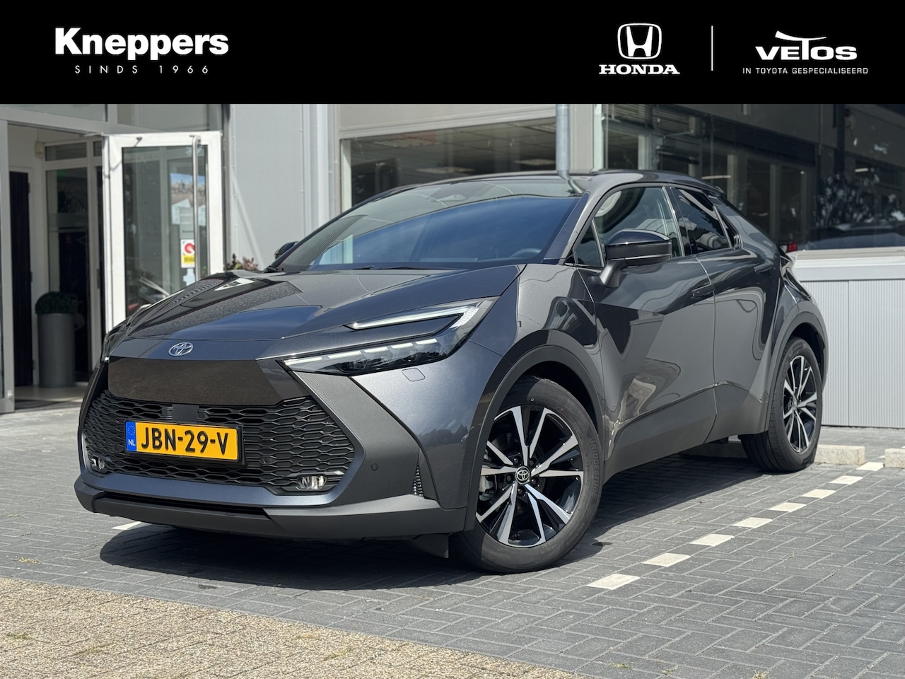 Toyota C-HR - 1.8 Hybrid 140 First Edition Dodehoekdetectie, Navigatie, Parkeersensoren V + A , All-in R - AutoWereld.nl