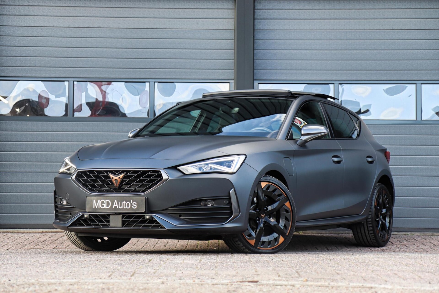 CUPRA Leon - 1.4 e-Hybrid VZ Copper Edition /LED-MATRIX/PANODAK/SFEERVERL./CAMERA/KEYLESS/MEMORY/STOEL+ - AutoWereld.nl