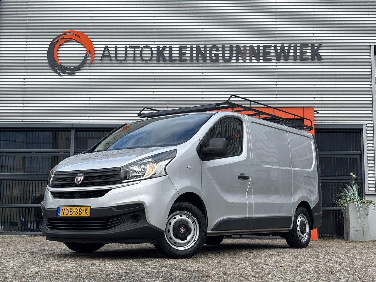 Fiat Talento - 1.6 MJ EcoJet L1H1 / Navi / Airco / Trekhaak / Imperiaal / 3 Zitplaatsen Voor / Nette Bus - AutoWereld.nl