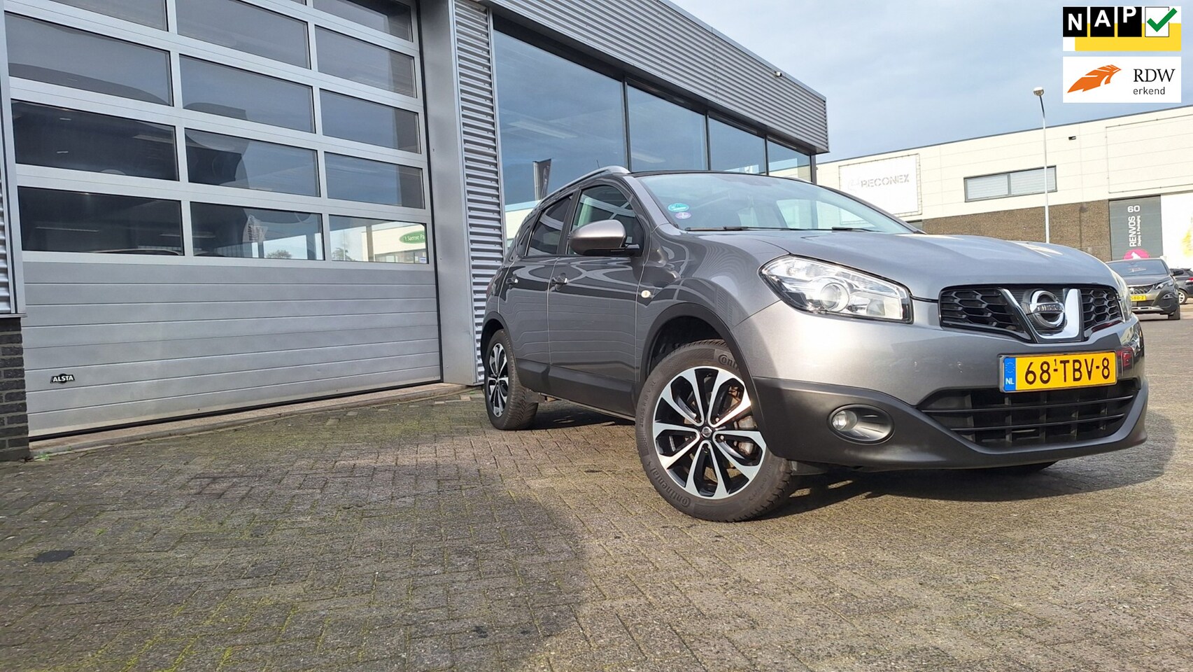 Nissan Qashqai - 1.6 Connect Edition/Panoramadak/Nav/Airco/18 Inch/Trekhaak*Enz - AutoWereld.nl