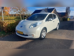 Nissan LEAF - Acenta 24 kWh CLIMA/NAVI BJ 2015