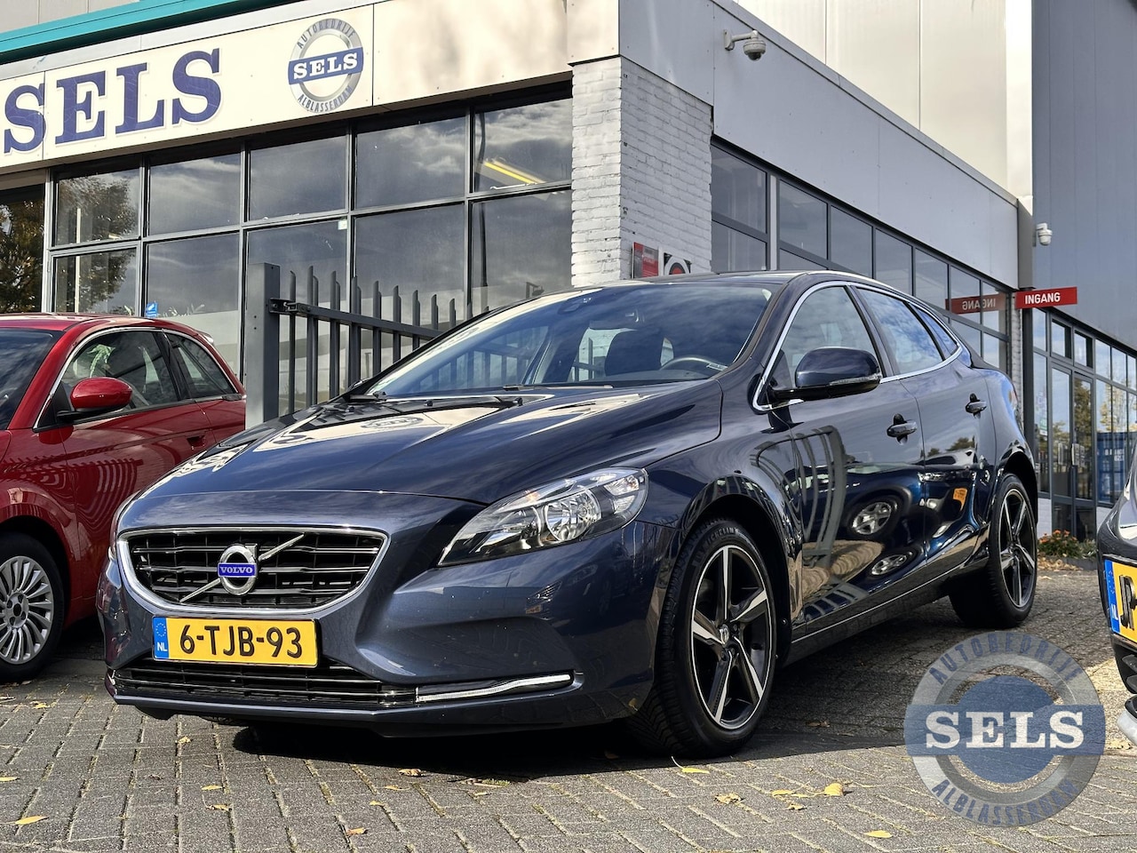 Volvo V40 - 1.6 T2 Momentum NAVI/PDC/CRUISE/LED/17INCH - AutoWereld.nl