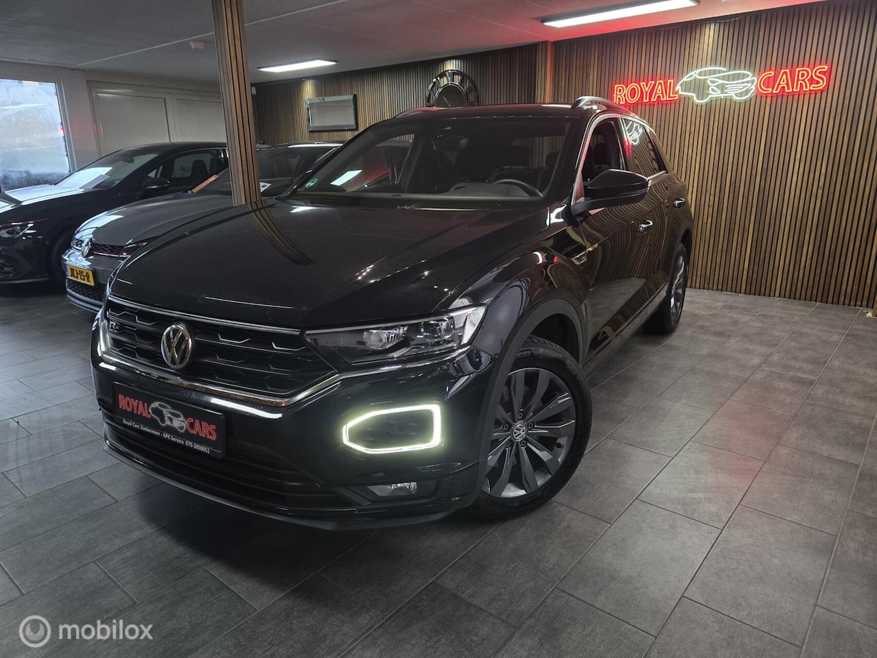 Volkswagen T-Roc - 1.5 TSI Sport R-Line/ Acc/ A.Camera/ DSG - AutoWereld.nl