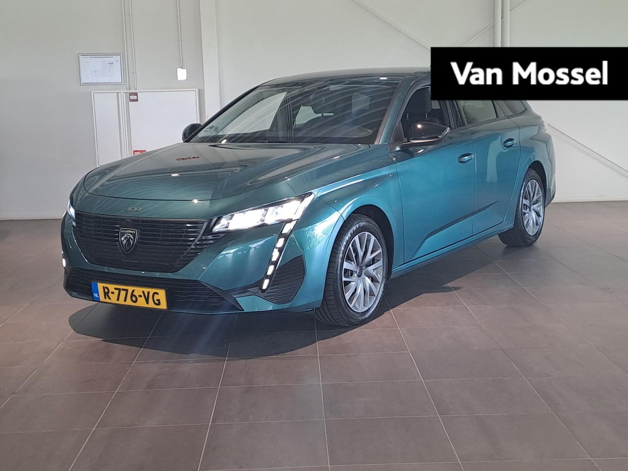 Peugeot 308 SW - 1.2 Active Pack Business NIEUWSTAAT I SENSOREN I CARPLAY/ANDROID I RUIME AUTO - AutoWereld.nl