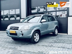 Hyundai Tucson - 2.0i 4WD | Clima | Leer | PDC | APK |