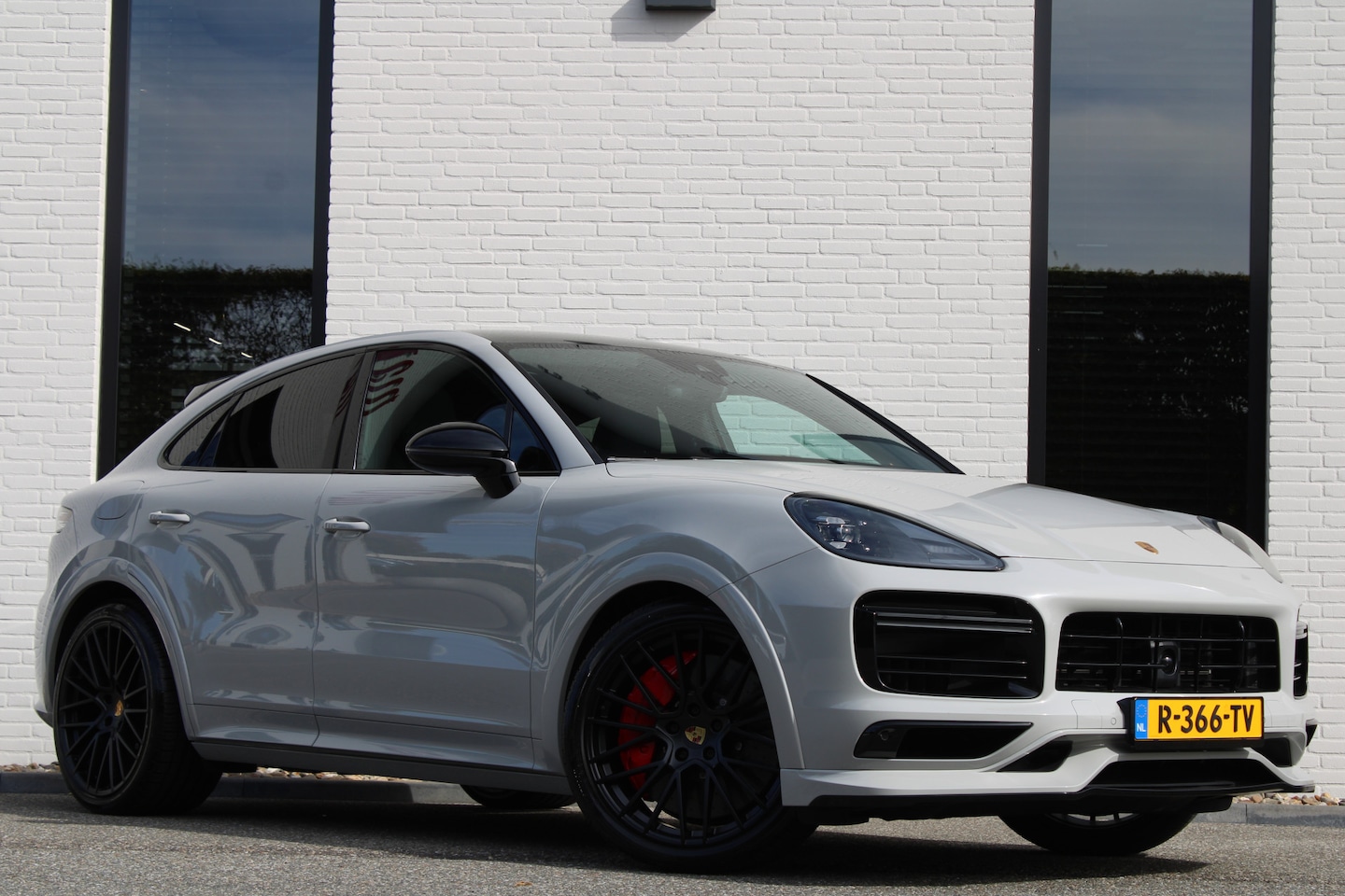 Porsche Cayenne Coupé - 4.0 Turbo S E-Hybrid / Sportdesign Pakket / Hoogglans / Krijt / Vol Opties / NIEUWSTAAT - AutoWereld.nl