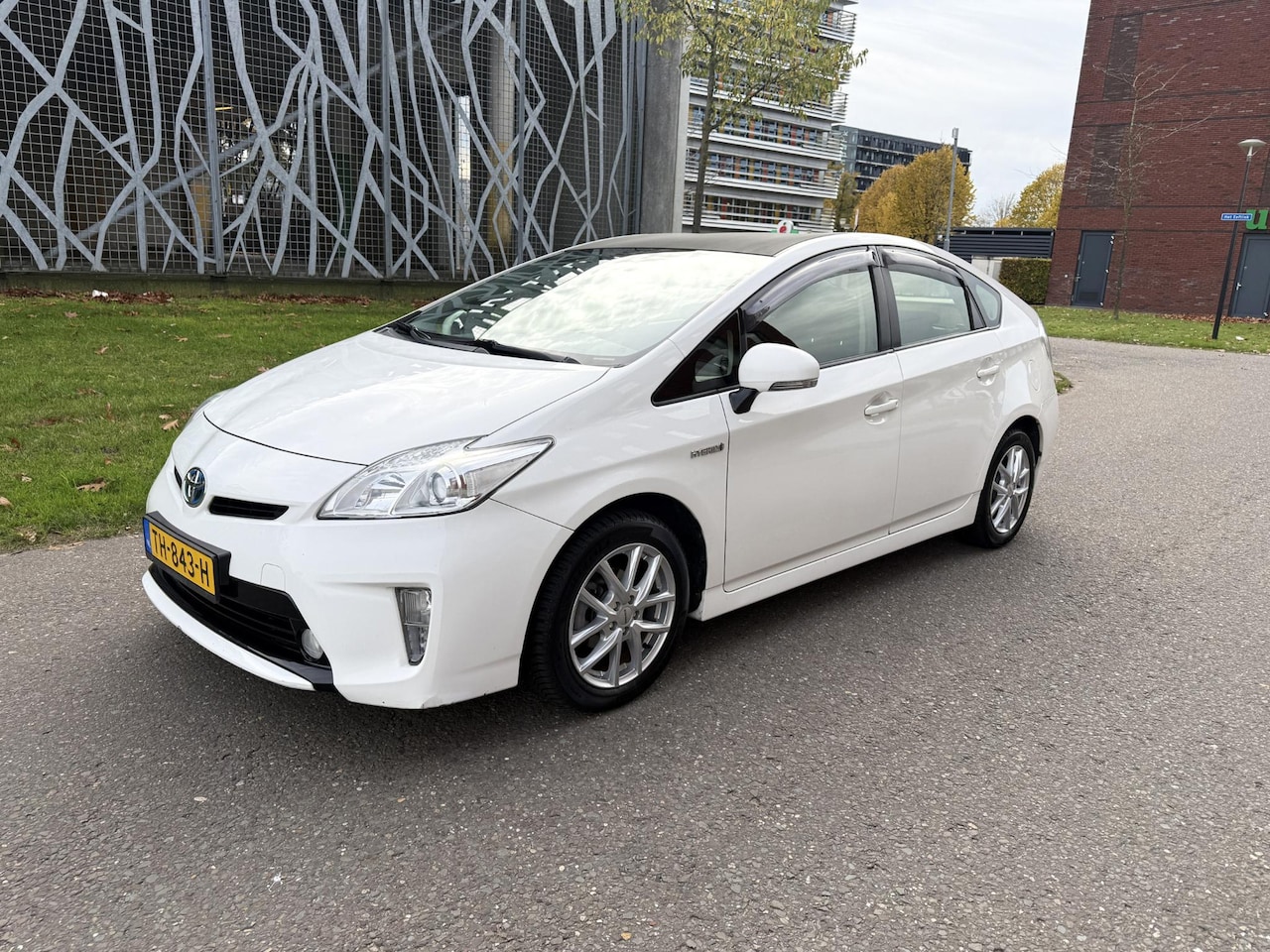Toyota Prius - 1.8 Comf 136PK |CRUISE|CLIMATE|CAM|HEADUP|NAVI - AutoWereld.nl