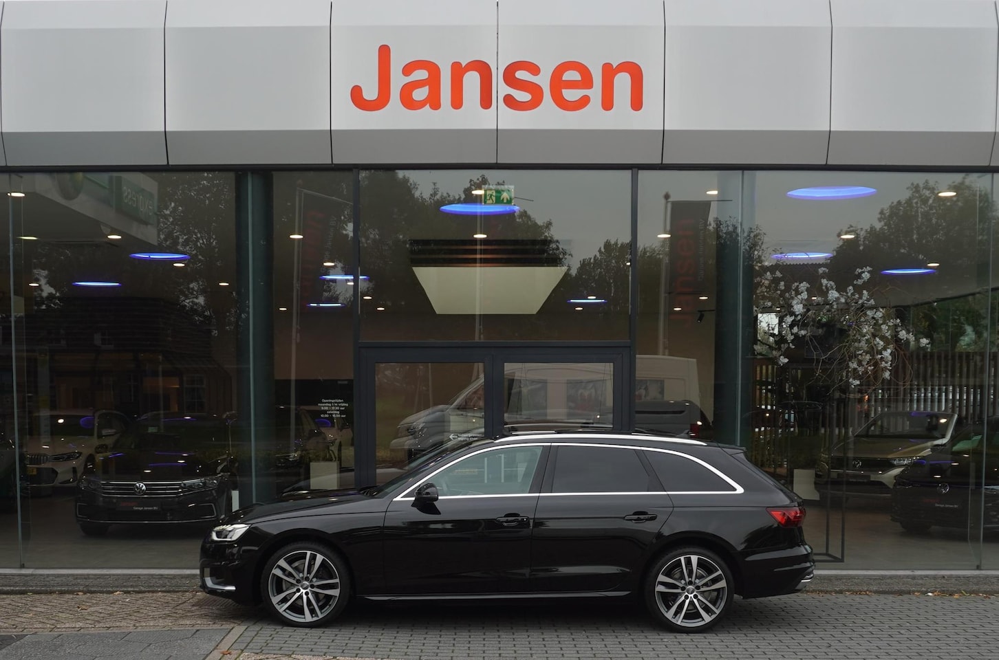 Audi A4 Avant - 35 TFSI | Pano | Camera | Leder | Navi | 19" - AutoWereld.nl