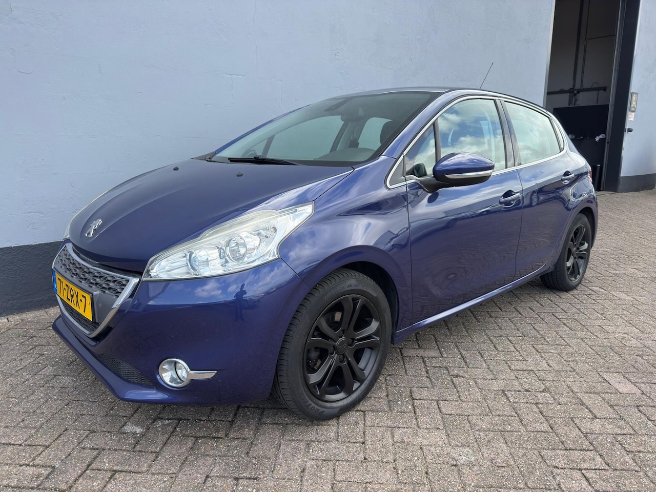 Peugeot 208 - 1.2 VTi Allure - Pano - Cruise - Climate - AutoWereld.nl