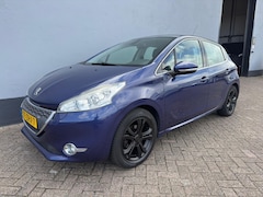 Peugeot 208 - 1.2 VTi Allure - Pano - Cruise - Climate