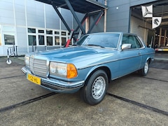 Mercedes-Benz 200-280 (W123) - 230 C