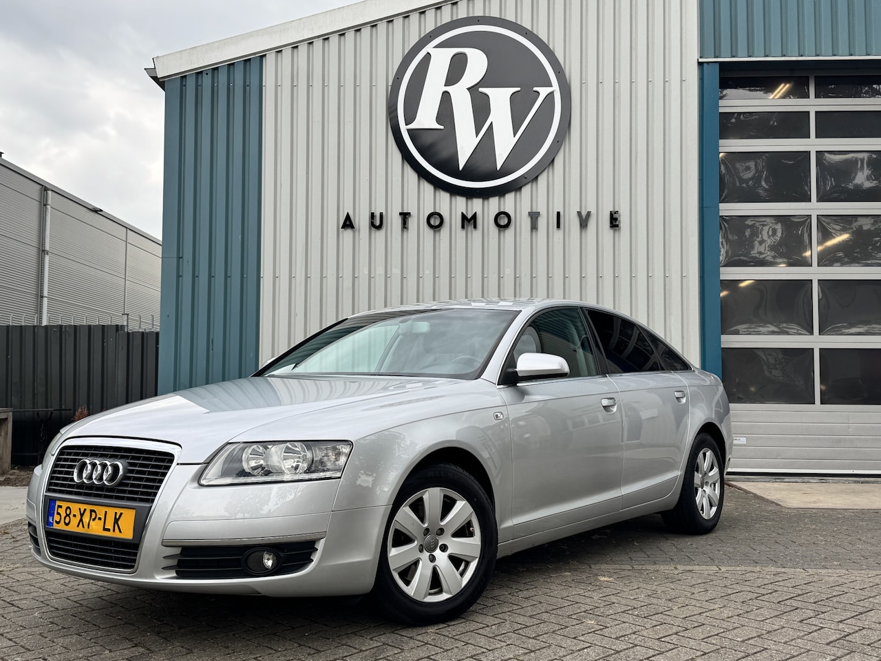 Audi A6 Limousine - 2.4 V6 Automaat / Ecc / Navigatie / Telefoon / Afneembare trekhaak / #YOUNGTIMER - AutoWereld.nl