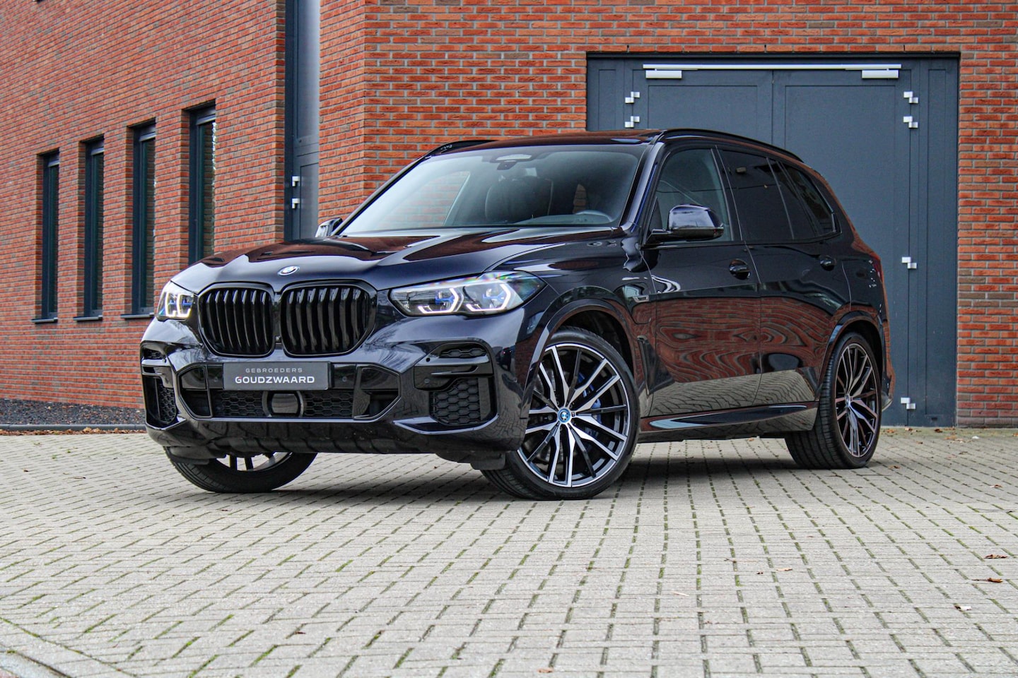 BMW X5 - XDrive45e High Executive | Bowers & Wilkins | 4-wiel best. | HUD | Pano | Alcantara hemel - AutoWereld.nl