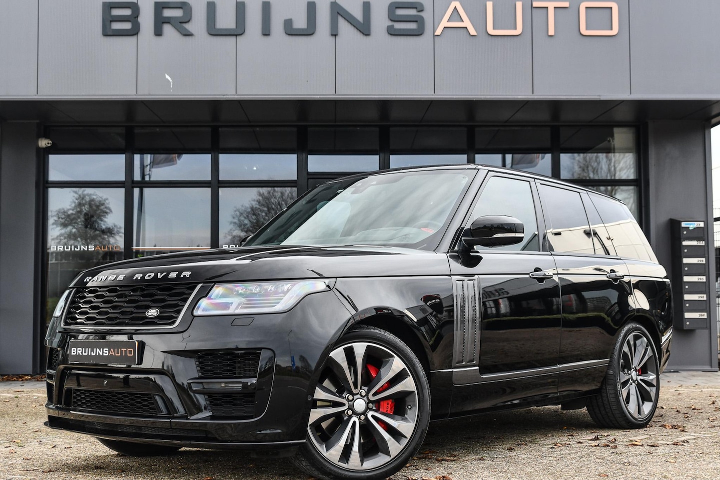 Land Rover Range Rover - P565 SVAutobiography Dynamic Black P565 SVAutobiography Dynamic Black - AutoWereld.nl