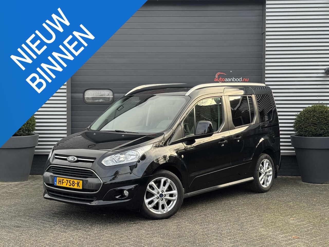 Ford Tourneo Connect Compact - 1.0 Titanium | Panoramadak | Camera | Navigatie | DAB | Lichtmetalen Velgen | Trekhaak | - AutoWereld.nl