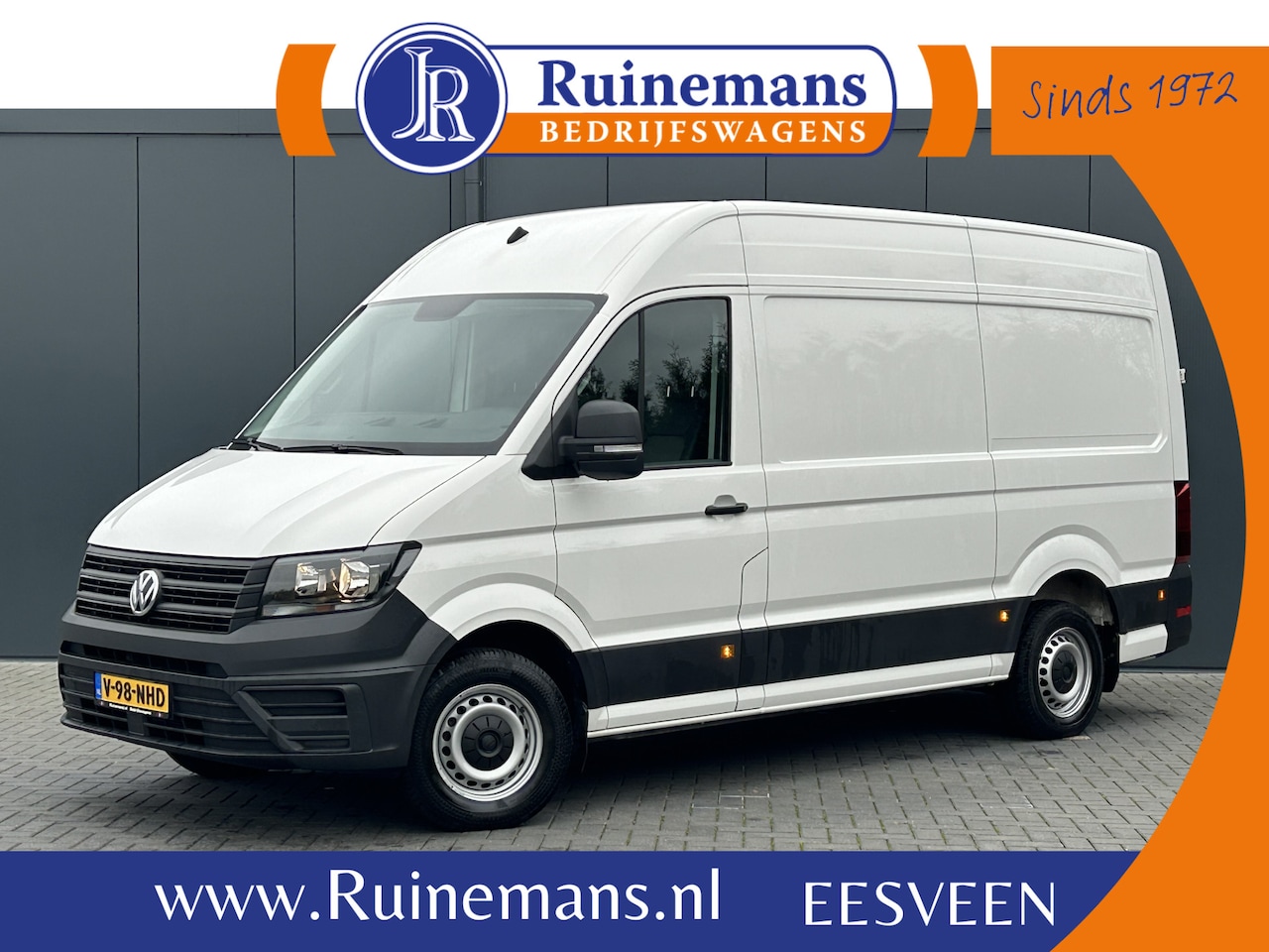 Volkswagen Crafter - 35 2.0 TDI 141 PK / DSG AUTOMAAT / L3H3 / 3 TONS TREKHAAK / AIRCO / CAMERA / 3-ZITS - AutoWereld.nl